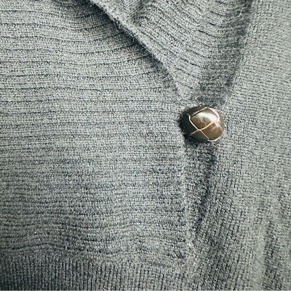 J. Crew Factory Women's Black V-Neck Wool Cashmere Sweater Size Medium - Picture 2 of 8